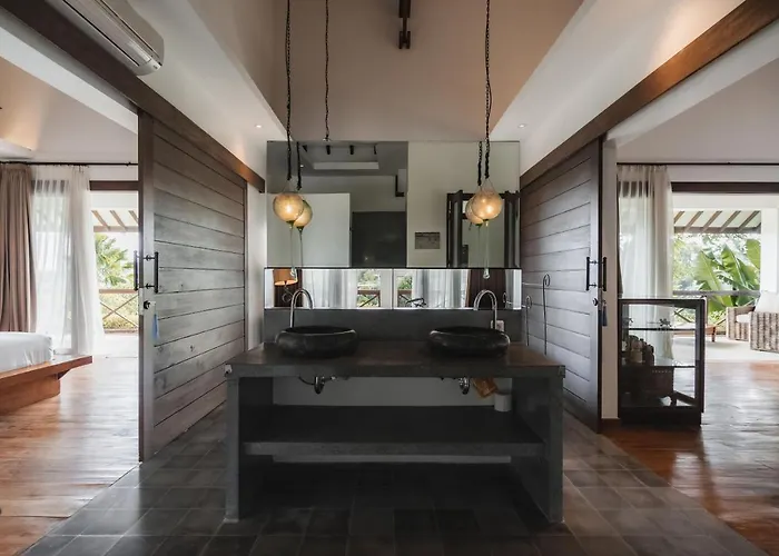 Aram Villa *