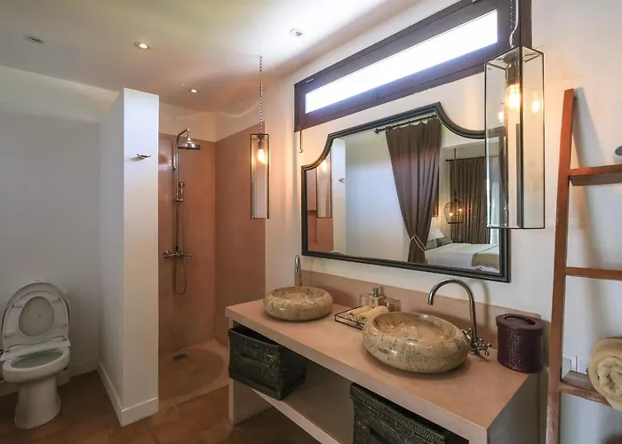 Aram Villa