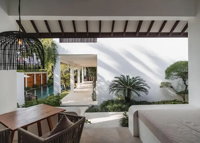 Aram Villa *