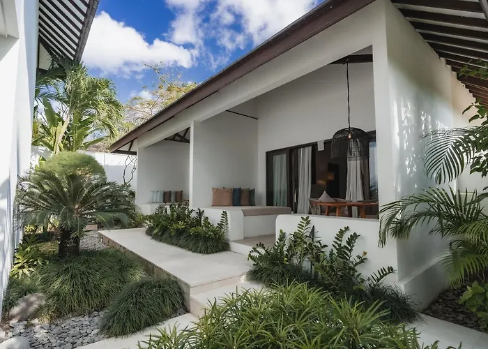 Aram Villa *